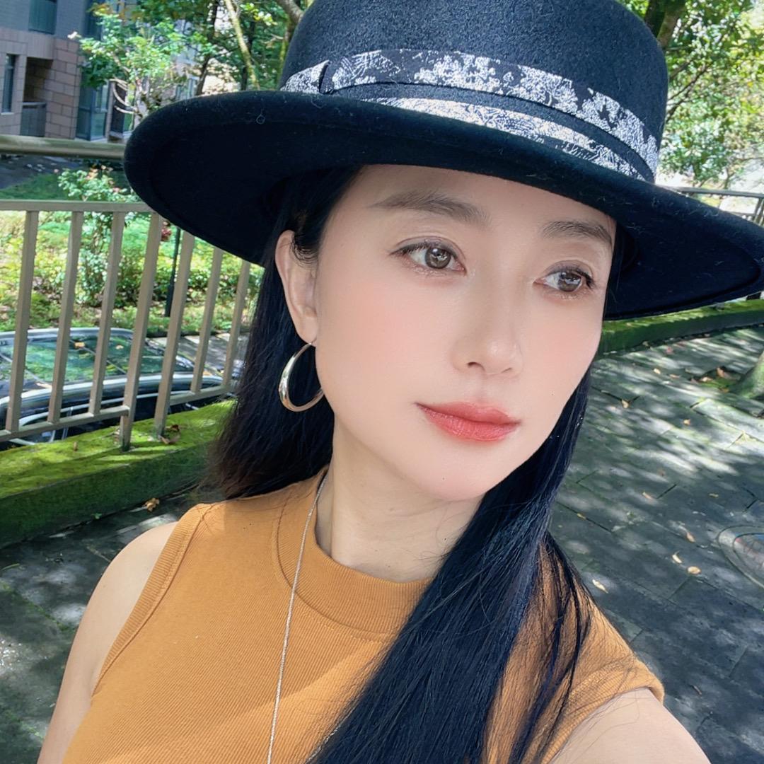明光镇严志琳服装店