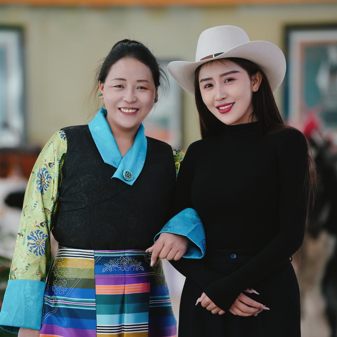 黑大姐卓玛短视频账号