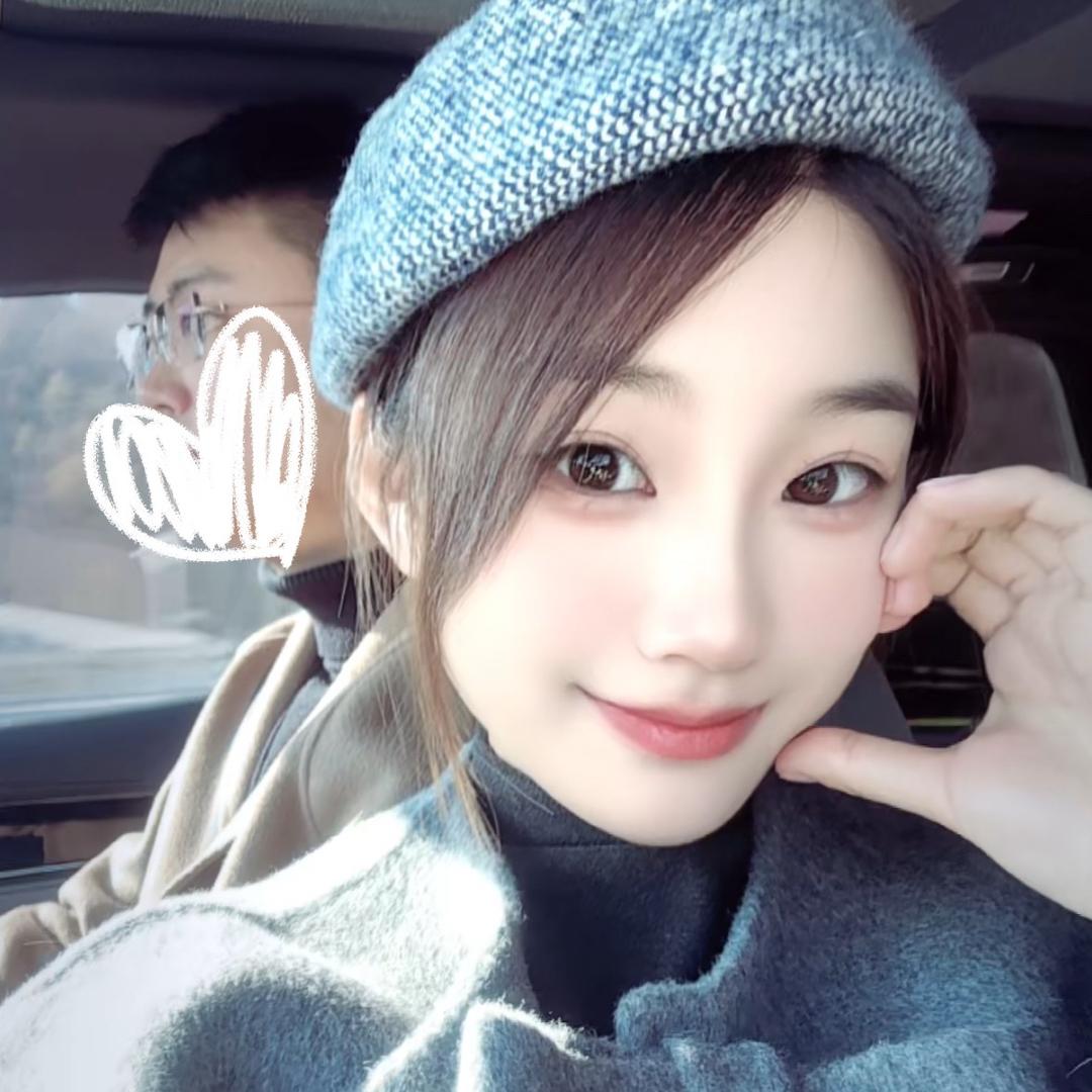 香香爱扎麻花辫🌈