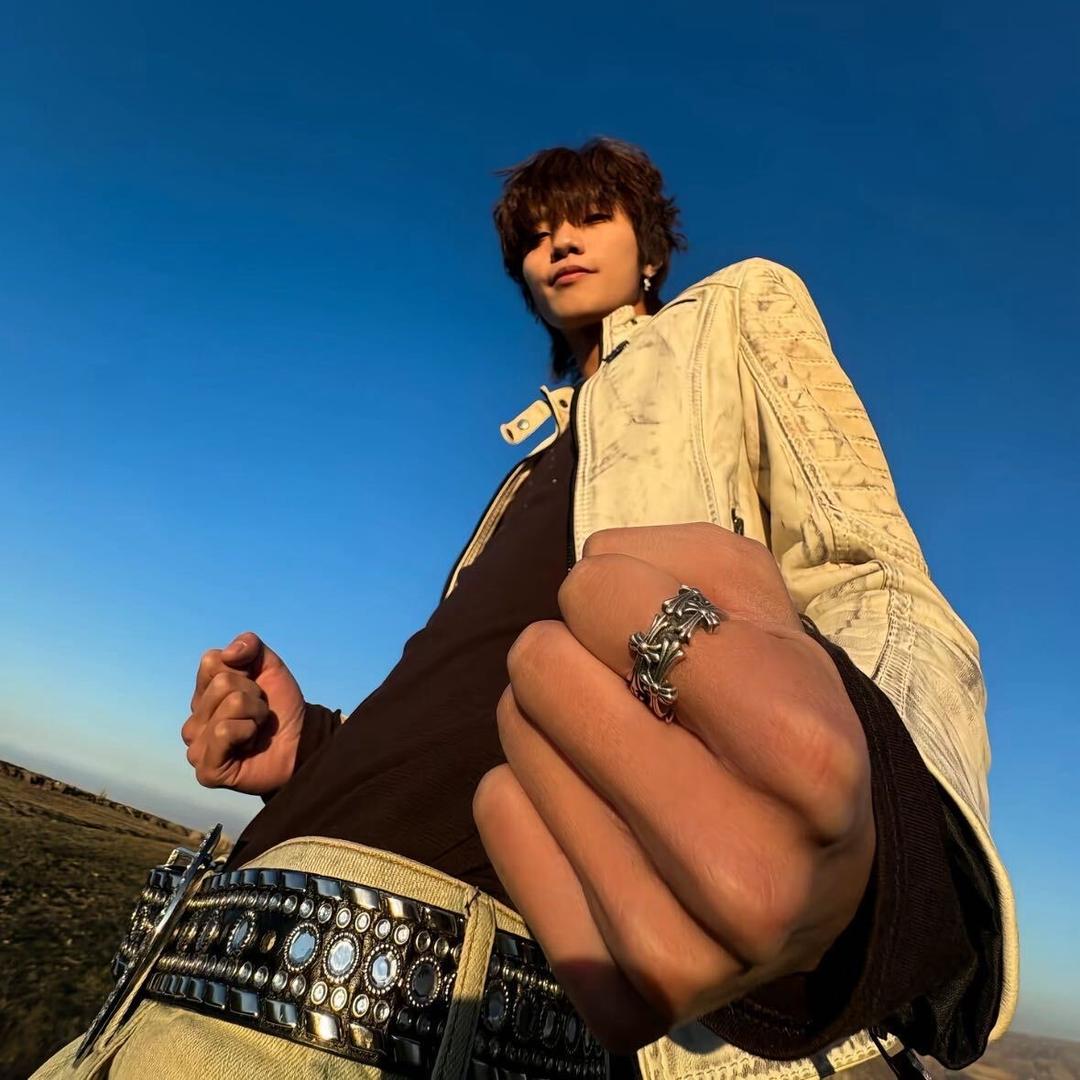 翻着我们的照片