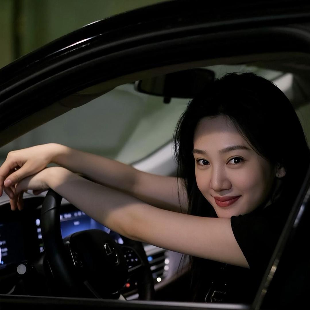 Cartier带在食指的小王