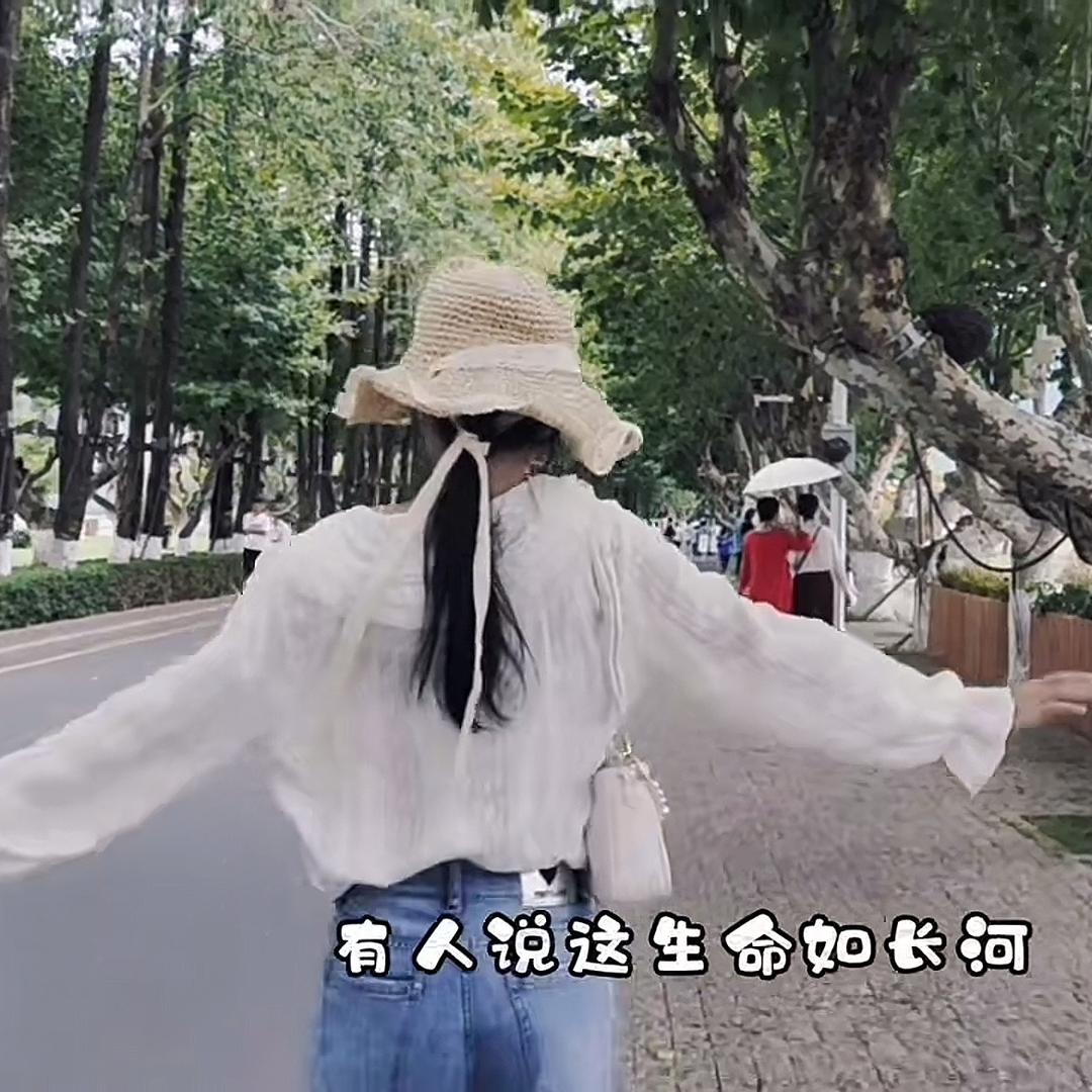 宝宝肚肚打雷啦😠