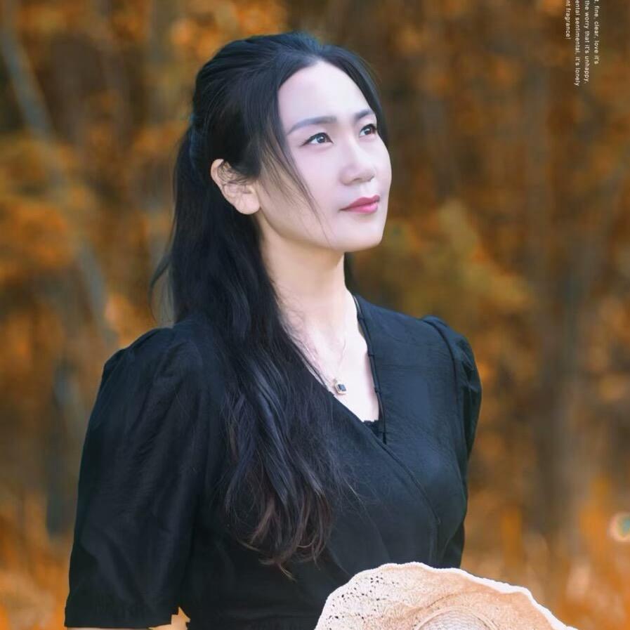 黄金珠宝导购-小龙女