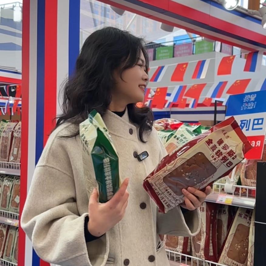 圆圆爱吃爱玩