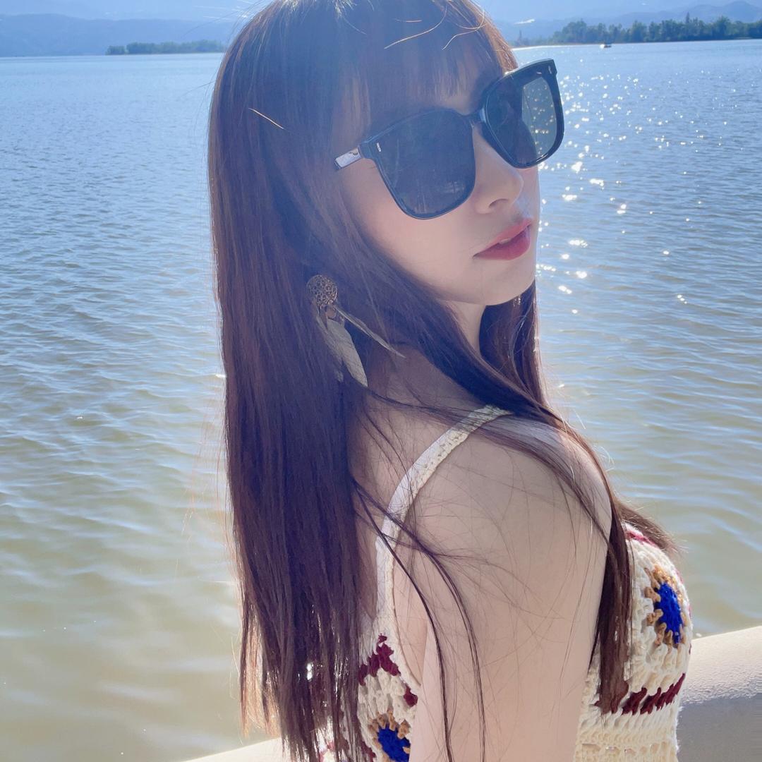 着迷。
