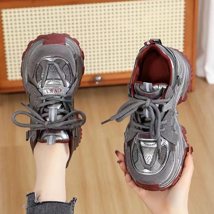 温州泓冠女鞋原创工厂