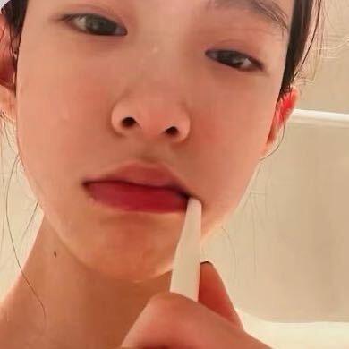 倩.