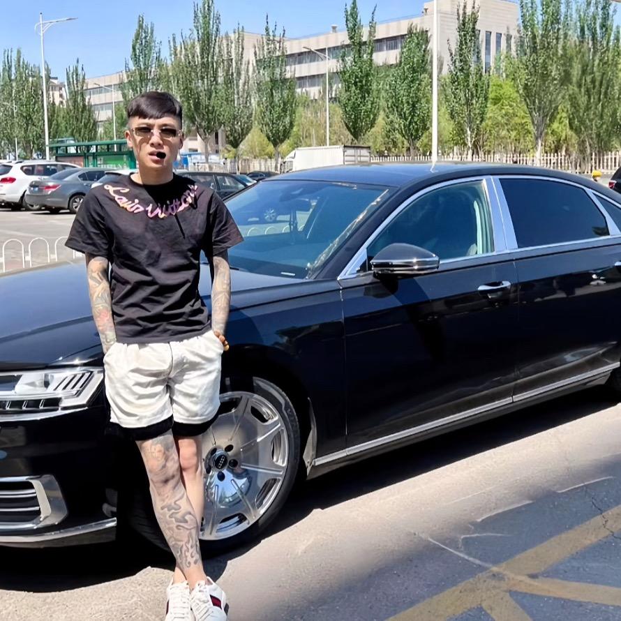 凌晨四点喂鸡撞破老公和董裕金私会被砸鸡屎