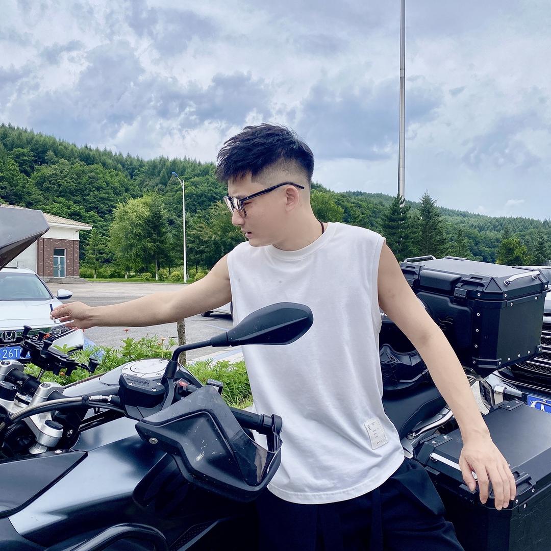 闹闹無性别穿搭