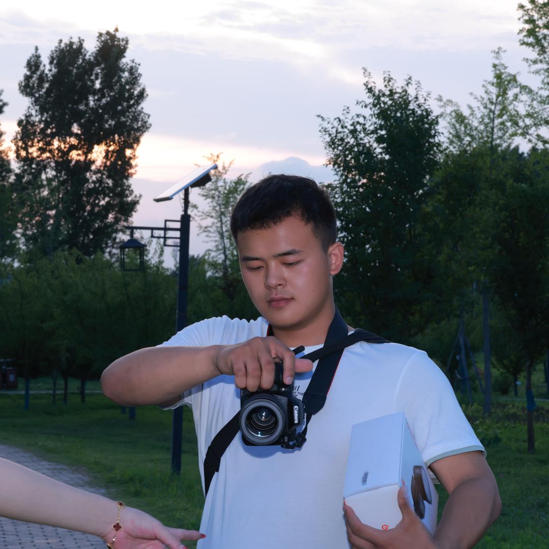 胡求拍的小吴📷