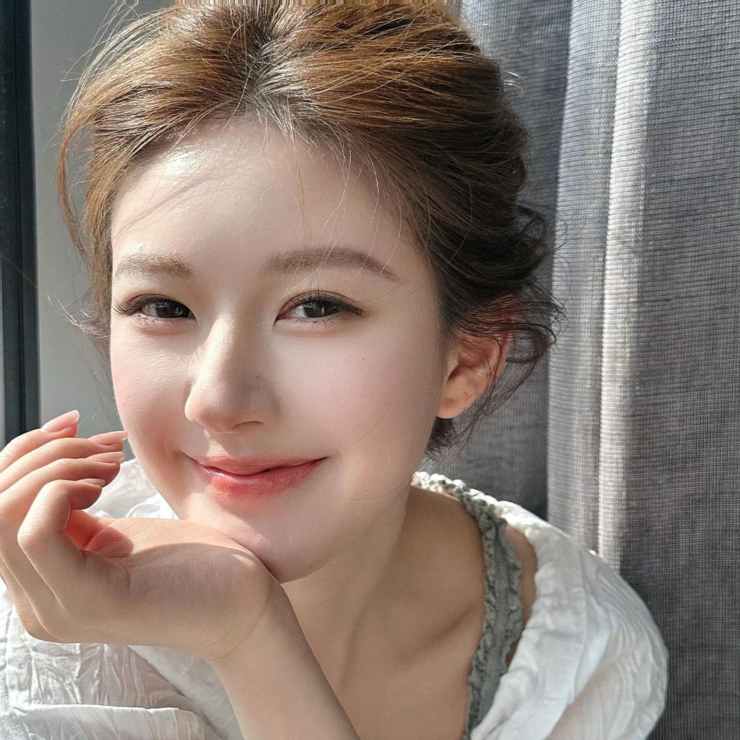 小H.