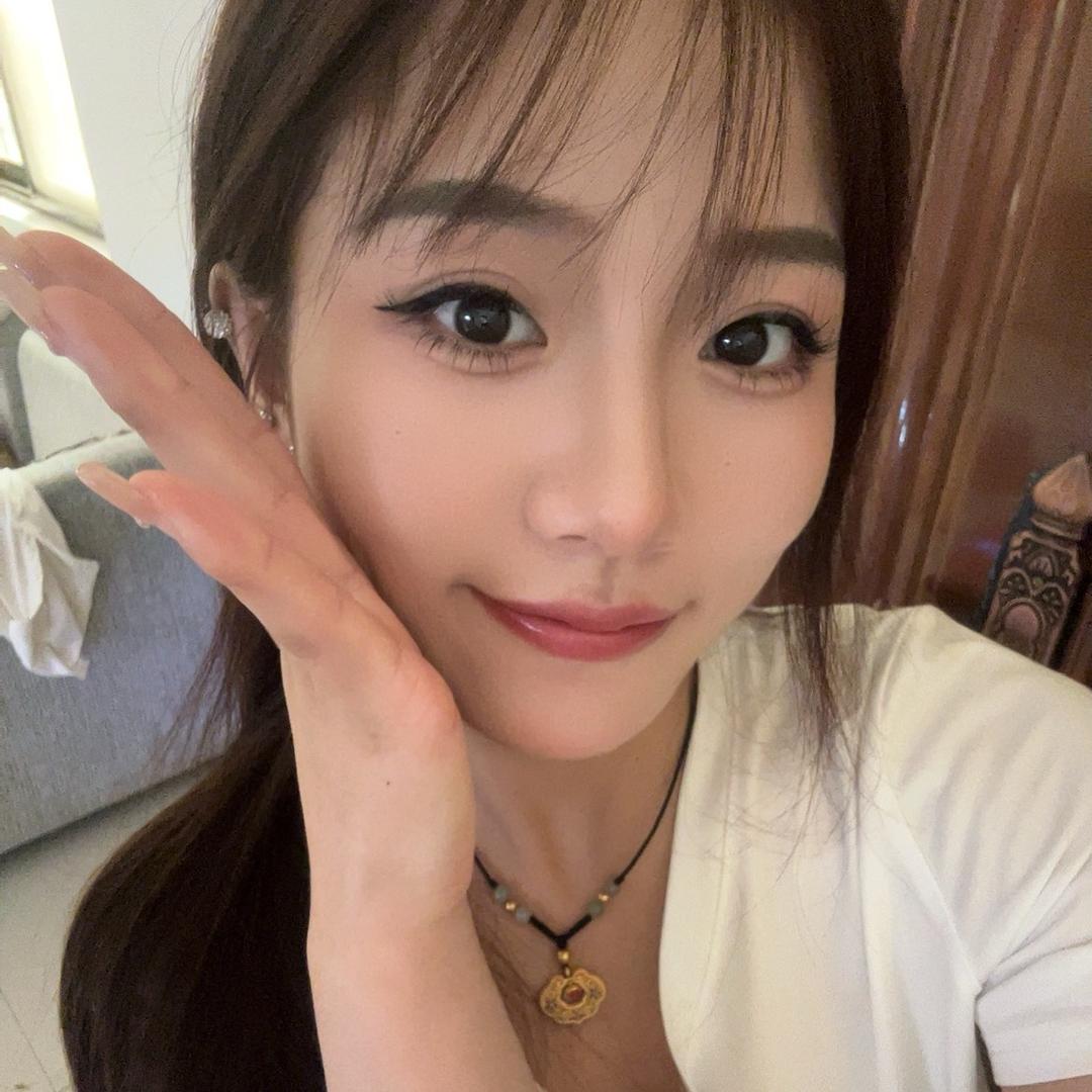 依依