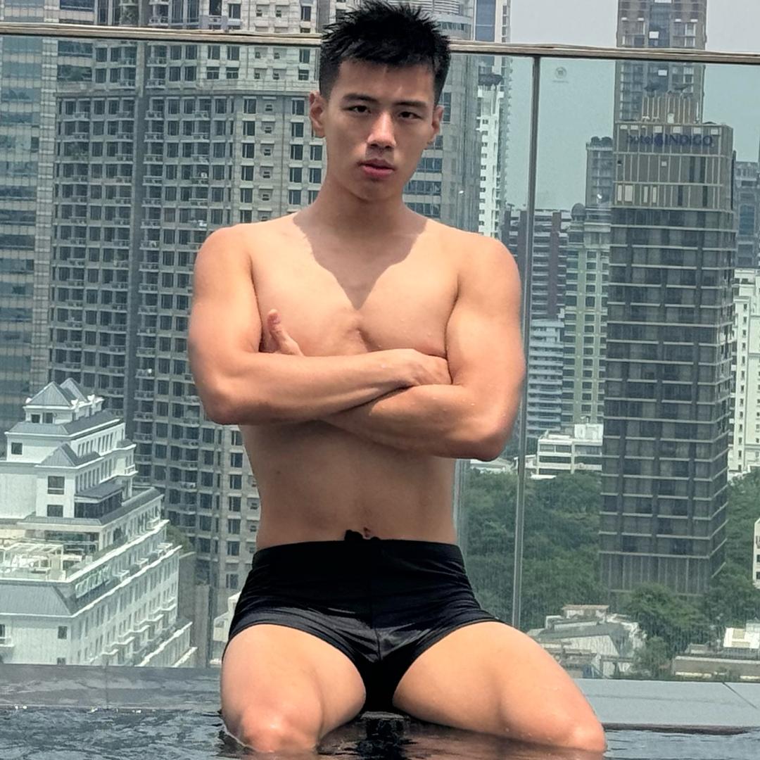 黑皮黑袜体育生尚俊杰（尚雯婕版