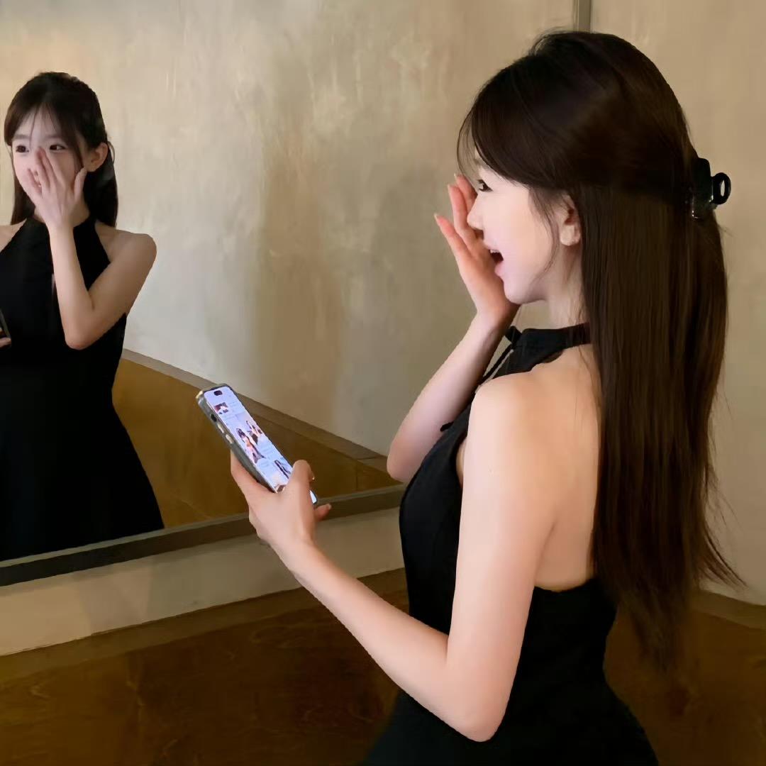 再吃亿点点 ^• ·̫ •^ ੭