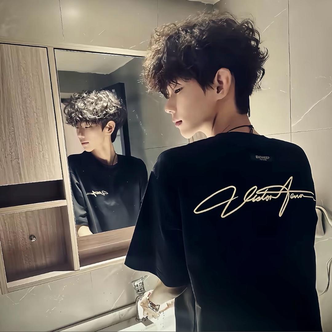 混过社会卖过萌