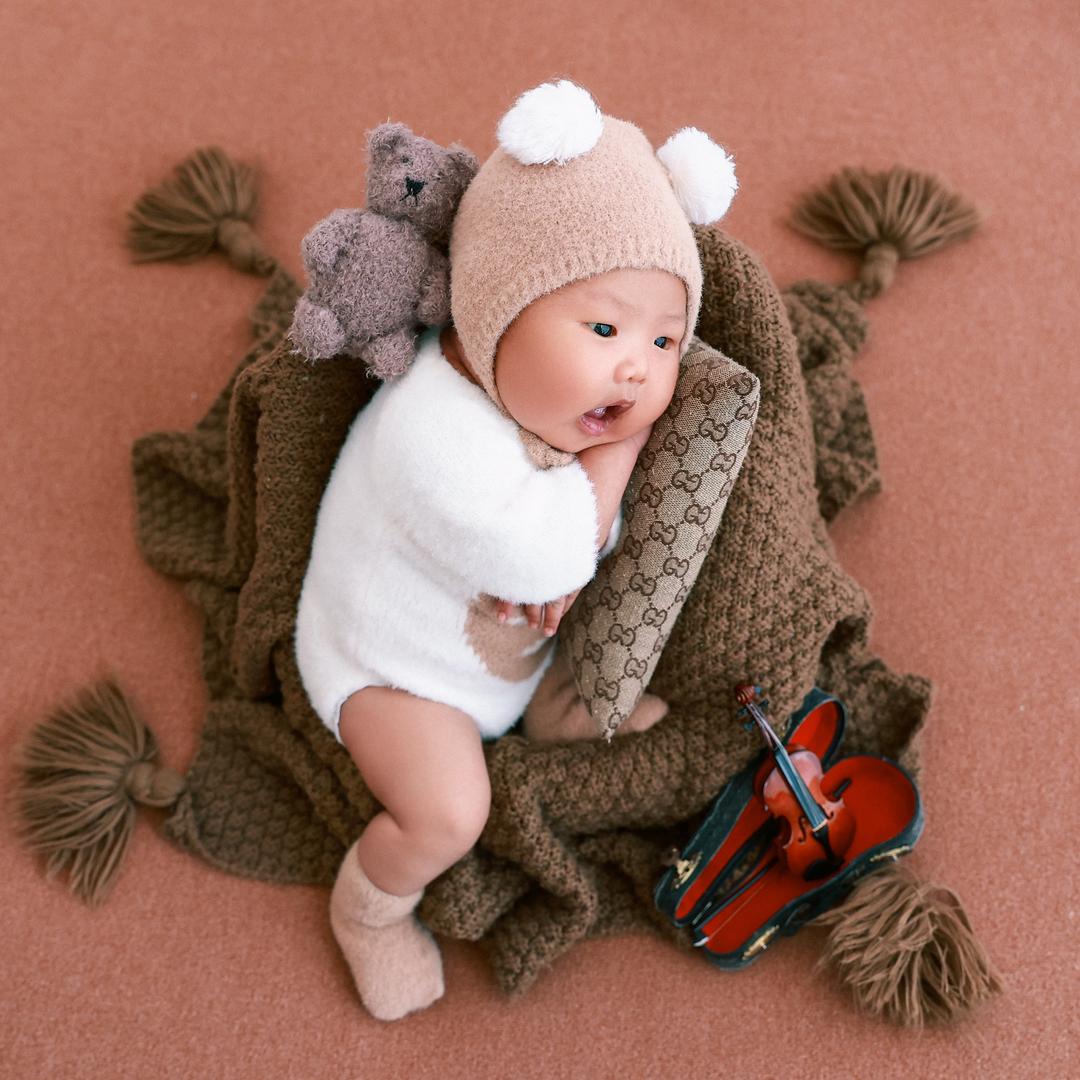 爱吃手的小团团