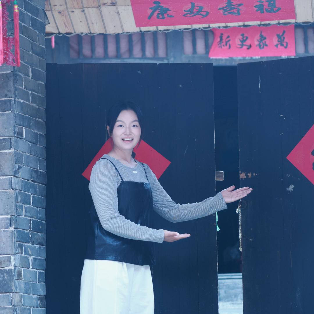 小小刘不卖水果返乡当🐂🐎