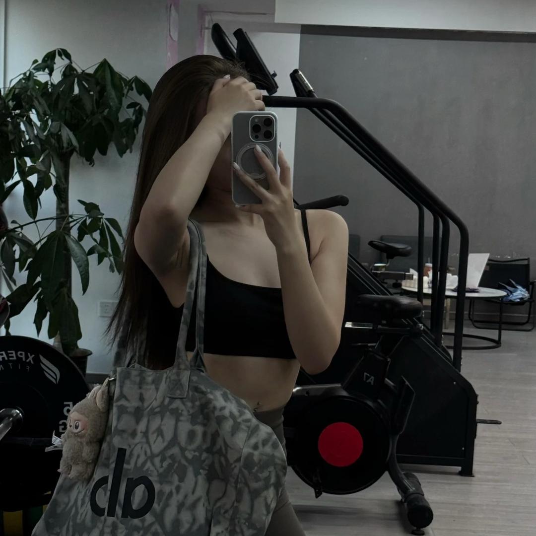 一只健身独行冰激林🍑