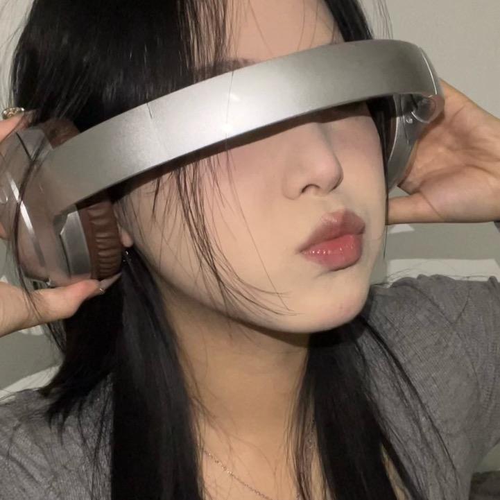 密..