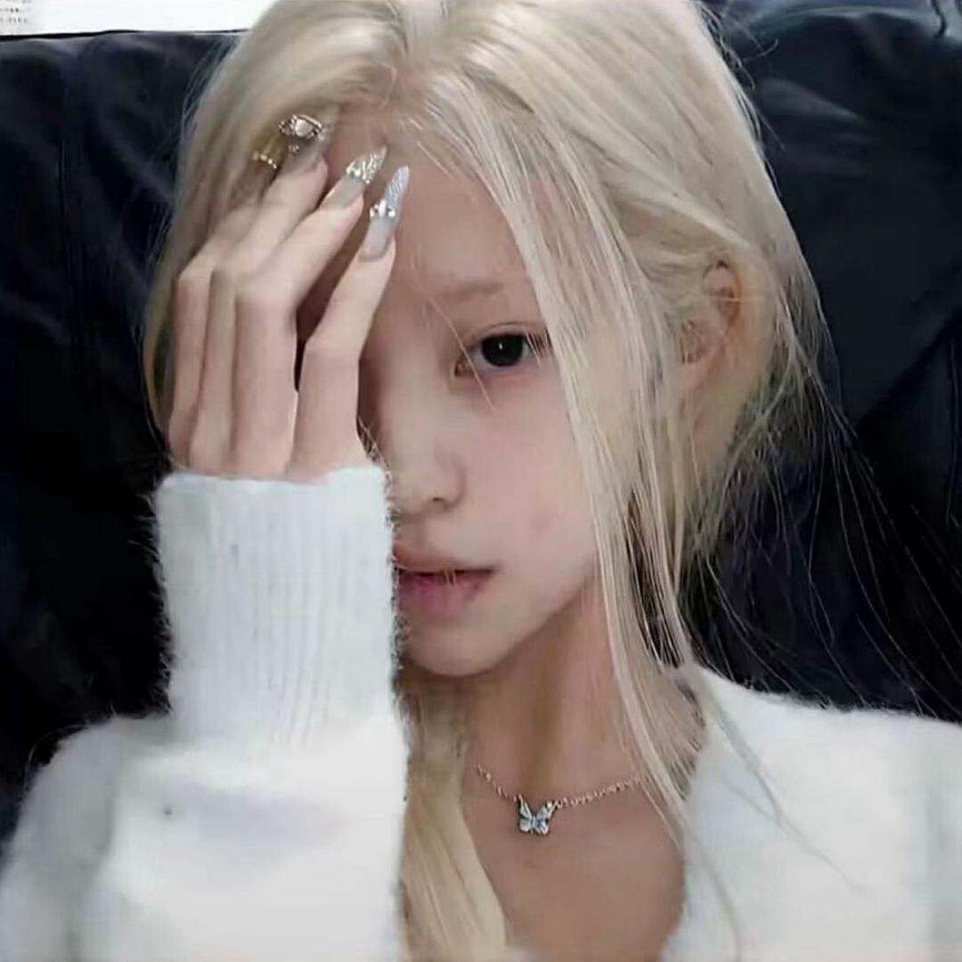 ㅤㅤ  ￰ㅤ  ㅤㅤH.