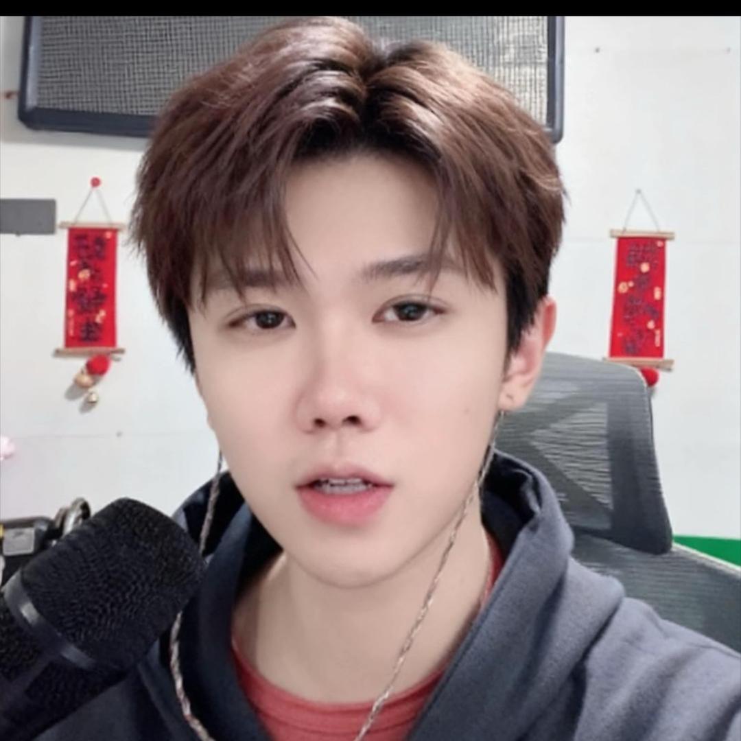 直播在主页表弟