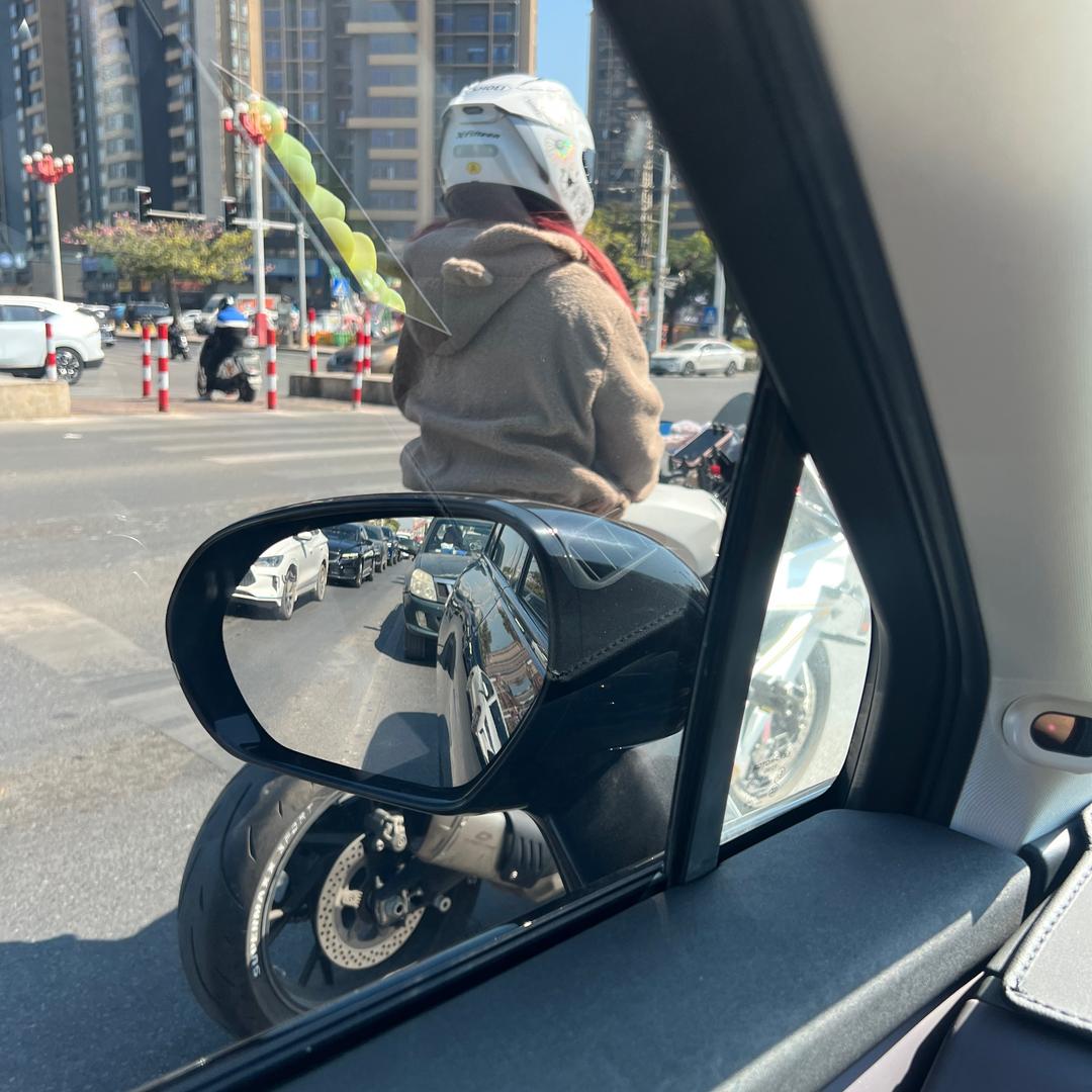 马留温              ╲