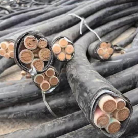 00后在西安收电缆的一天