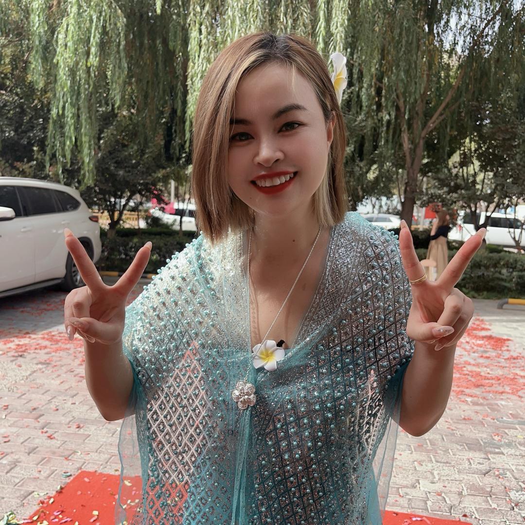 在乌恰县卖女装的亚丽