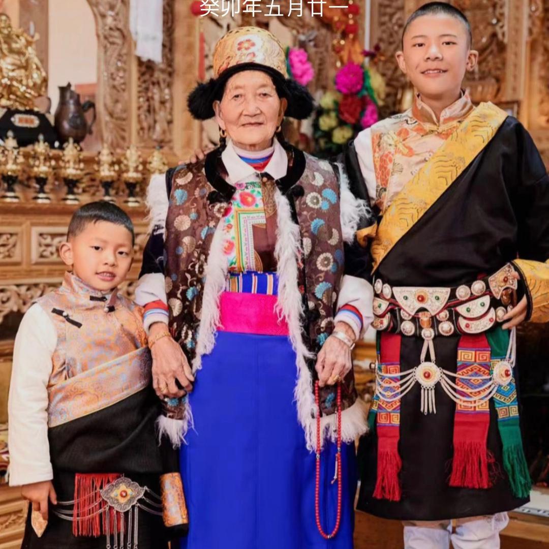 藏宝拉民族服饰店