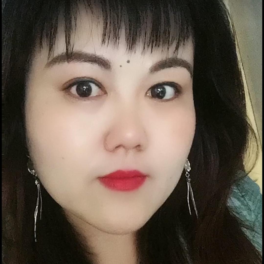 大脸眼镜姐