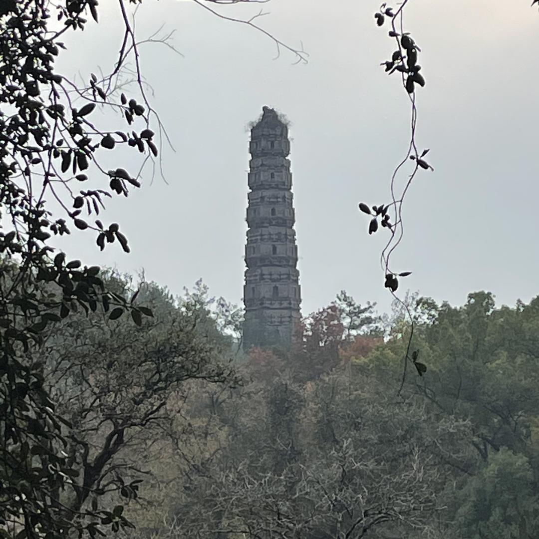 路易诗洛华潮帽工厂