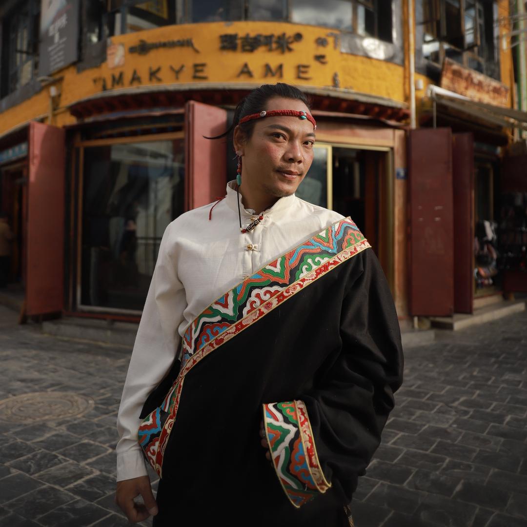 狼🐺仔 （带脑梗妈妈环国旅游）