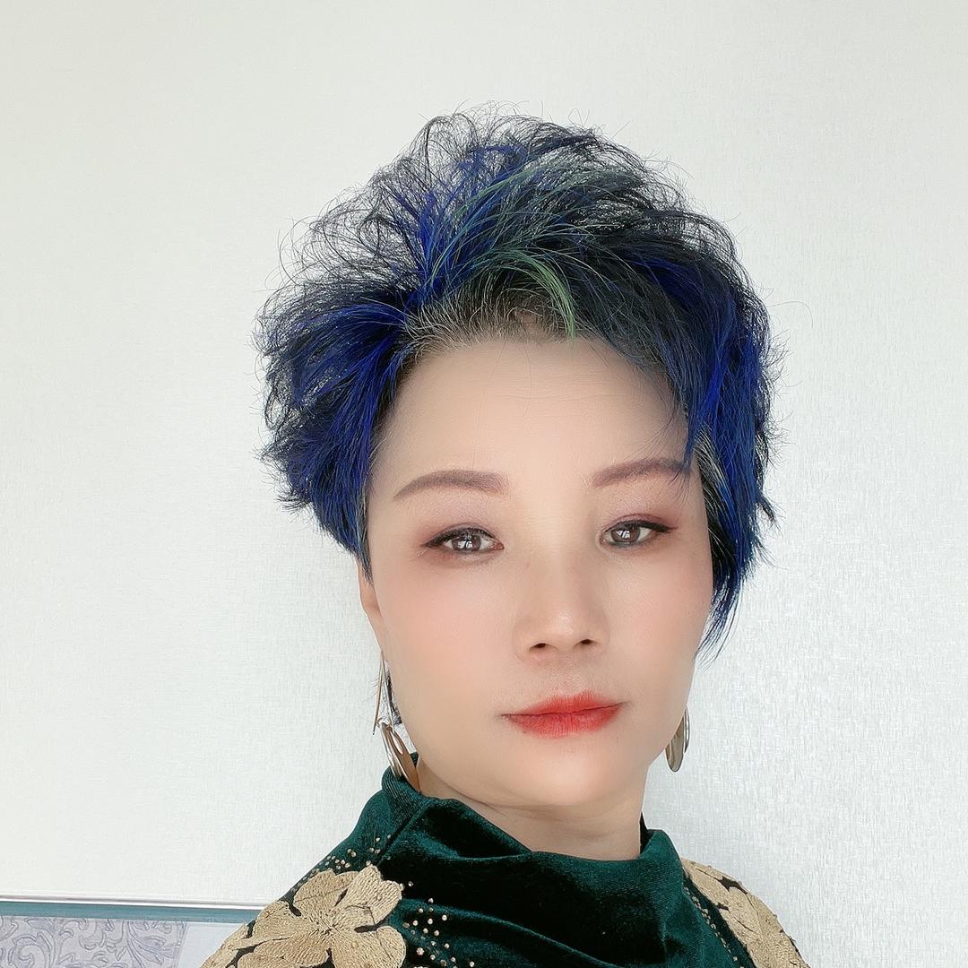 西宁城北红蕾发艺店