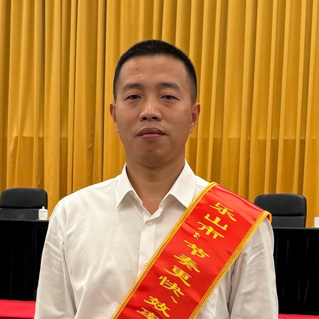 蜜蜂村陈书记