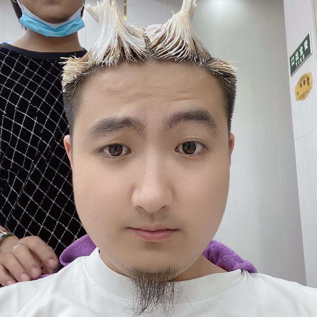 剪头发的吴彦祖