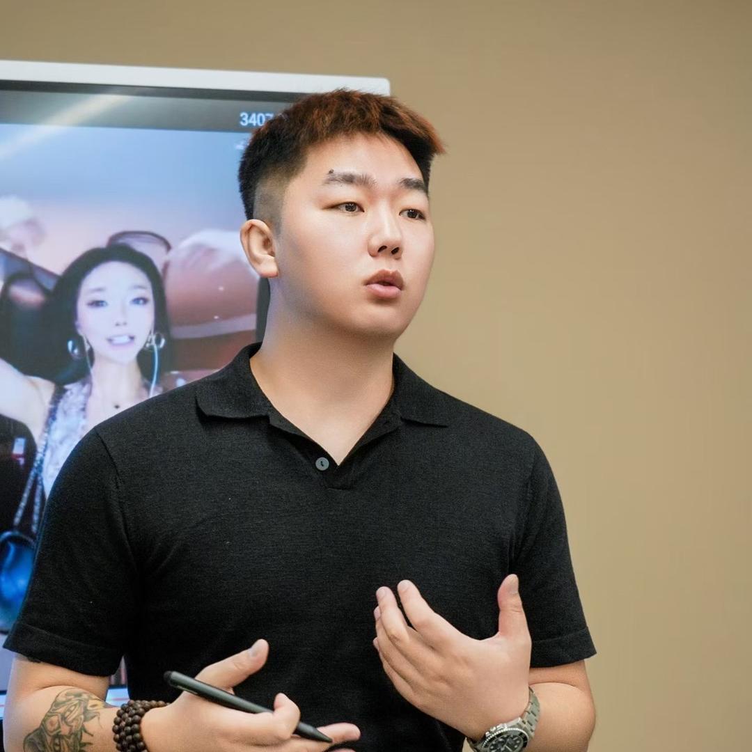 老王极简品质女装