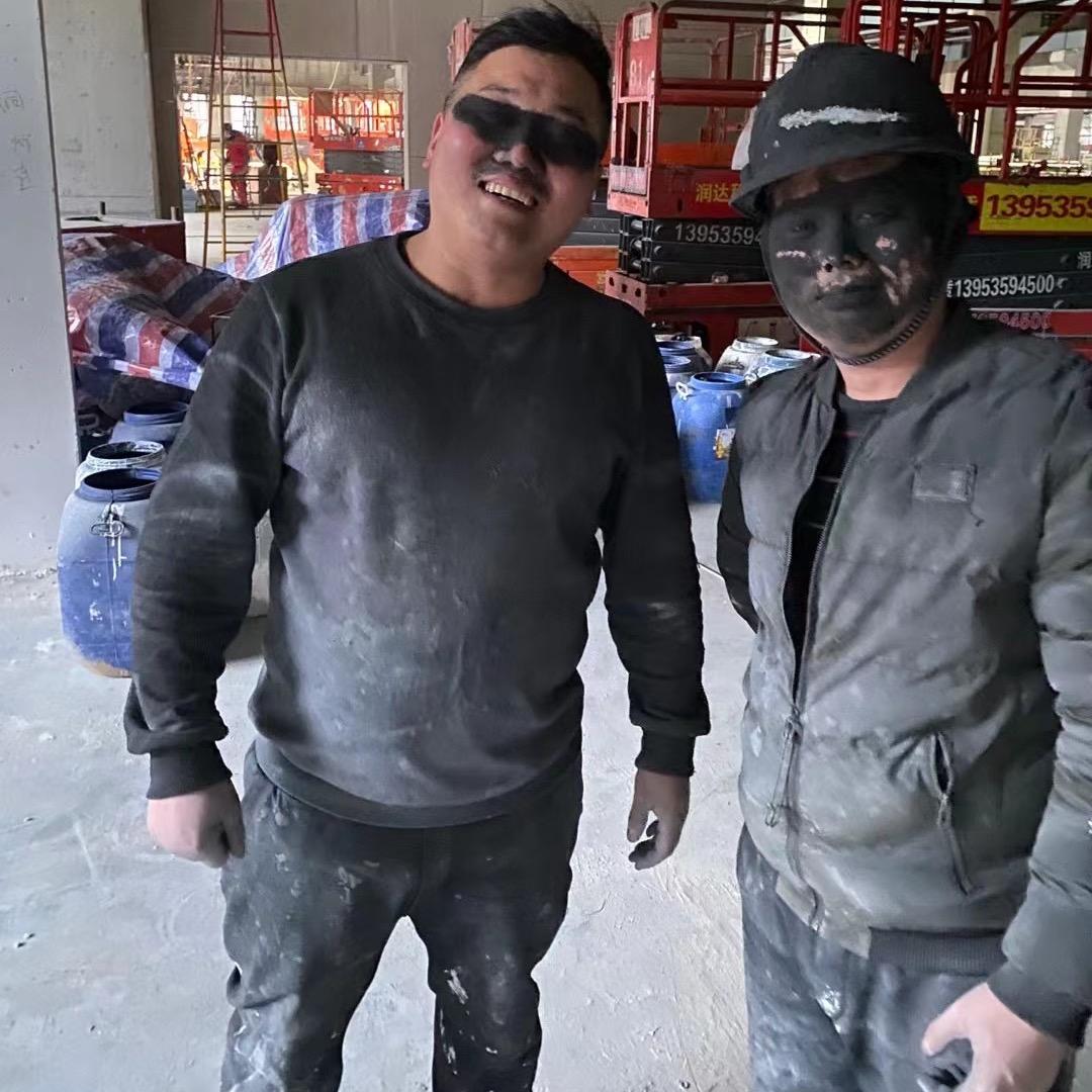 马掌印喷腻子团队