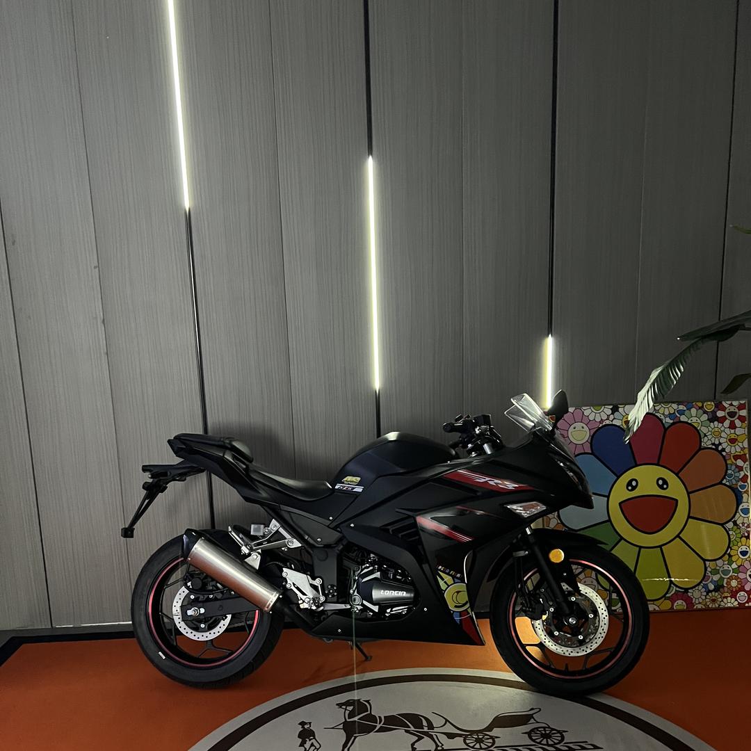 侏伎锦户外专卖店