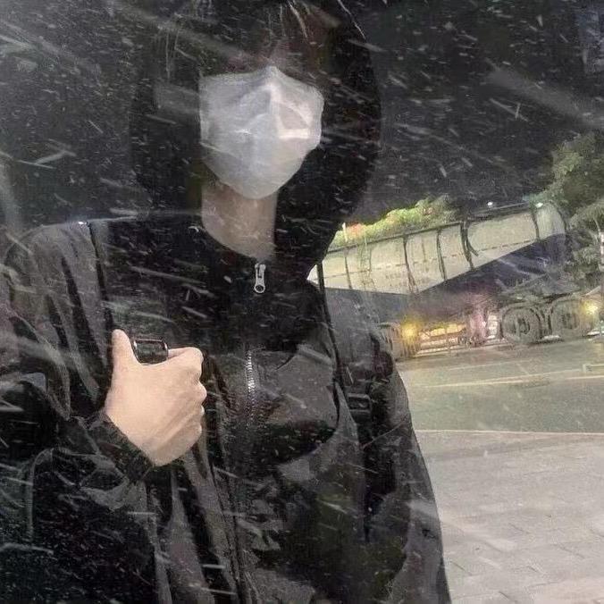 大哥宇！🚶🏻‍♂️