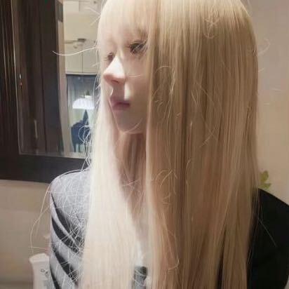 呆郁萱