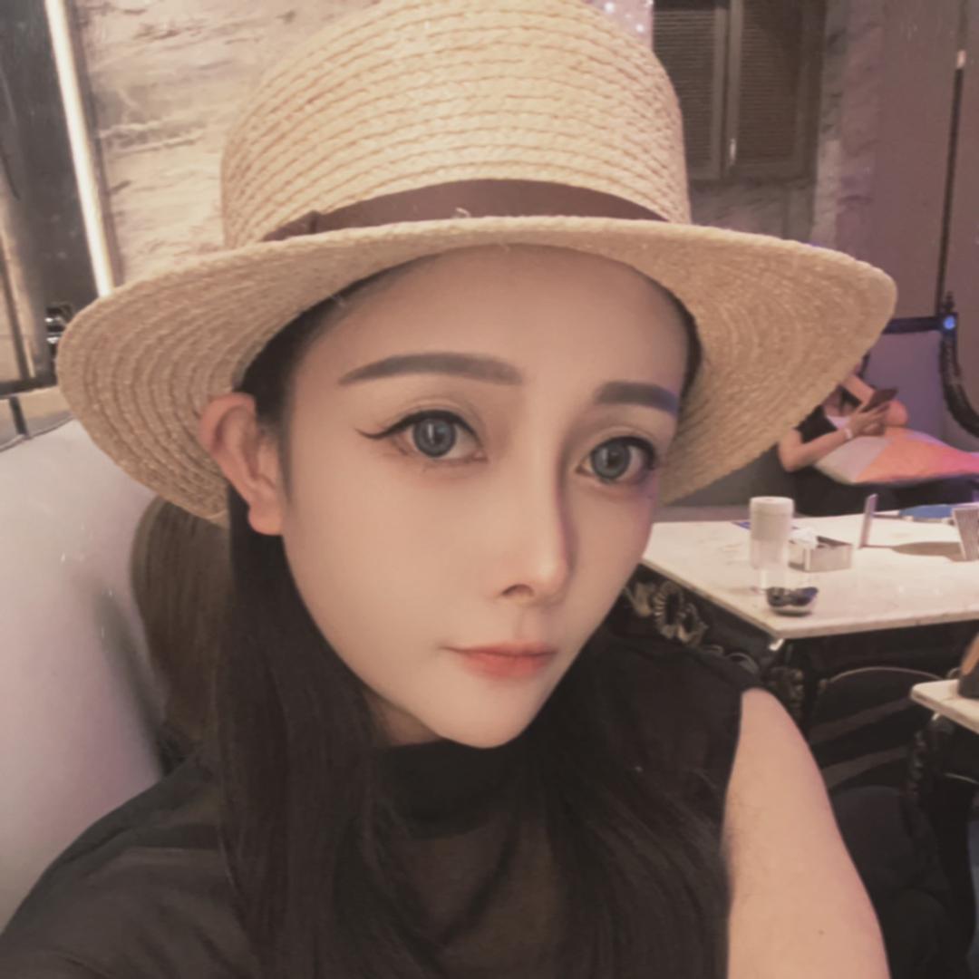 安吉丽娜. 茜茜