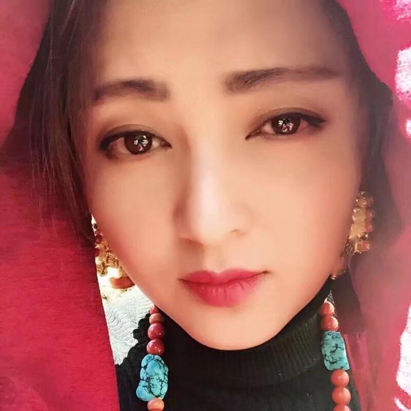 曲珍. 翁珍. 娜珍（嘎钦服饰）
