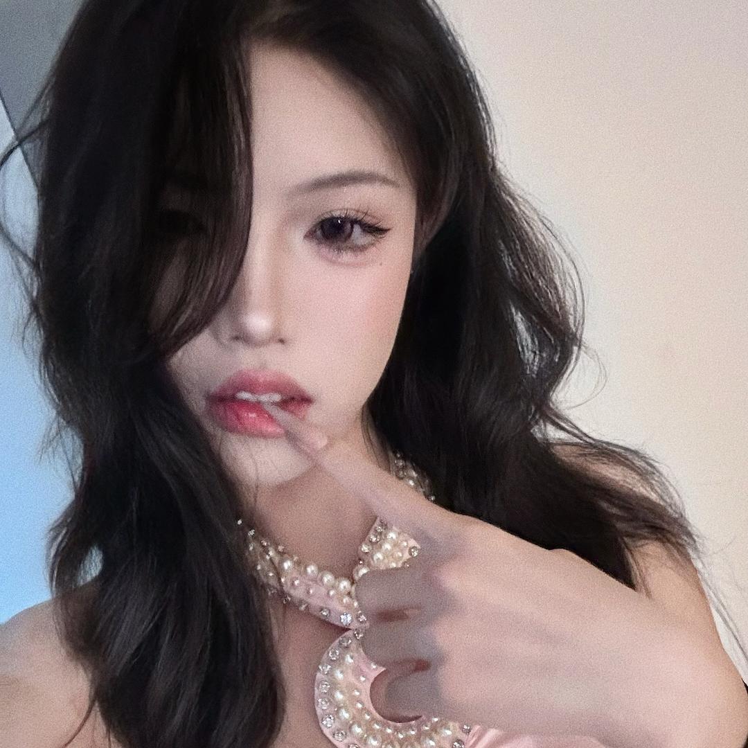 李依彤