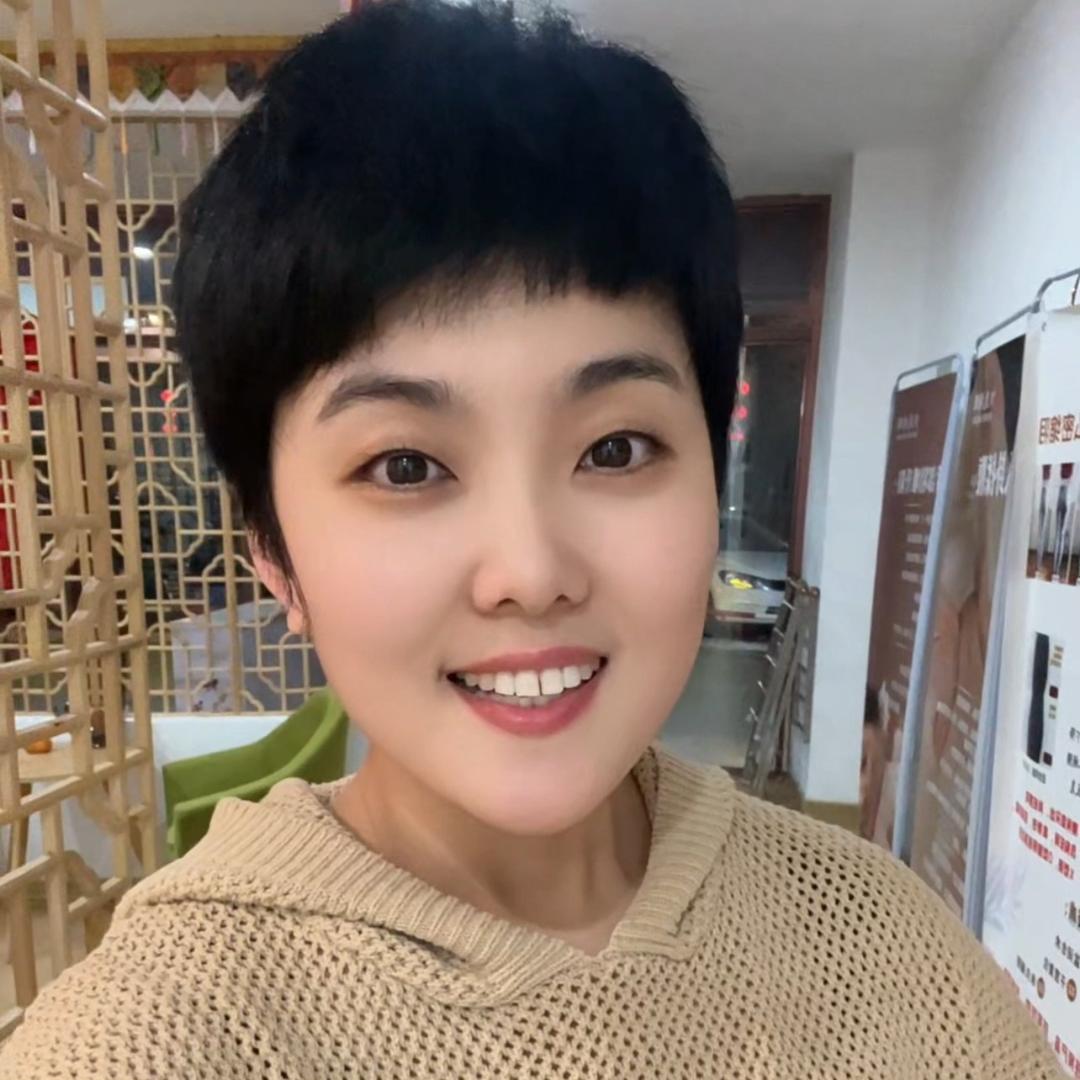 双鸭山俏美精雕董小姐