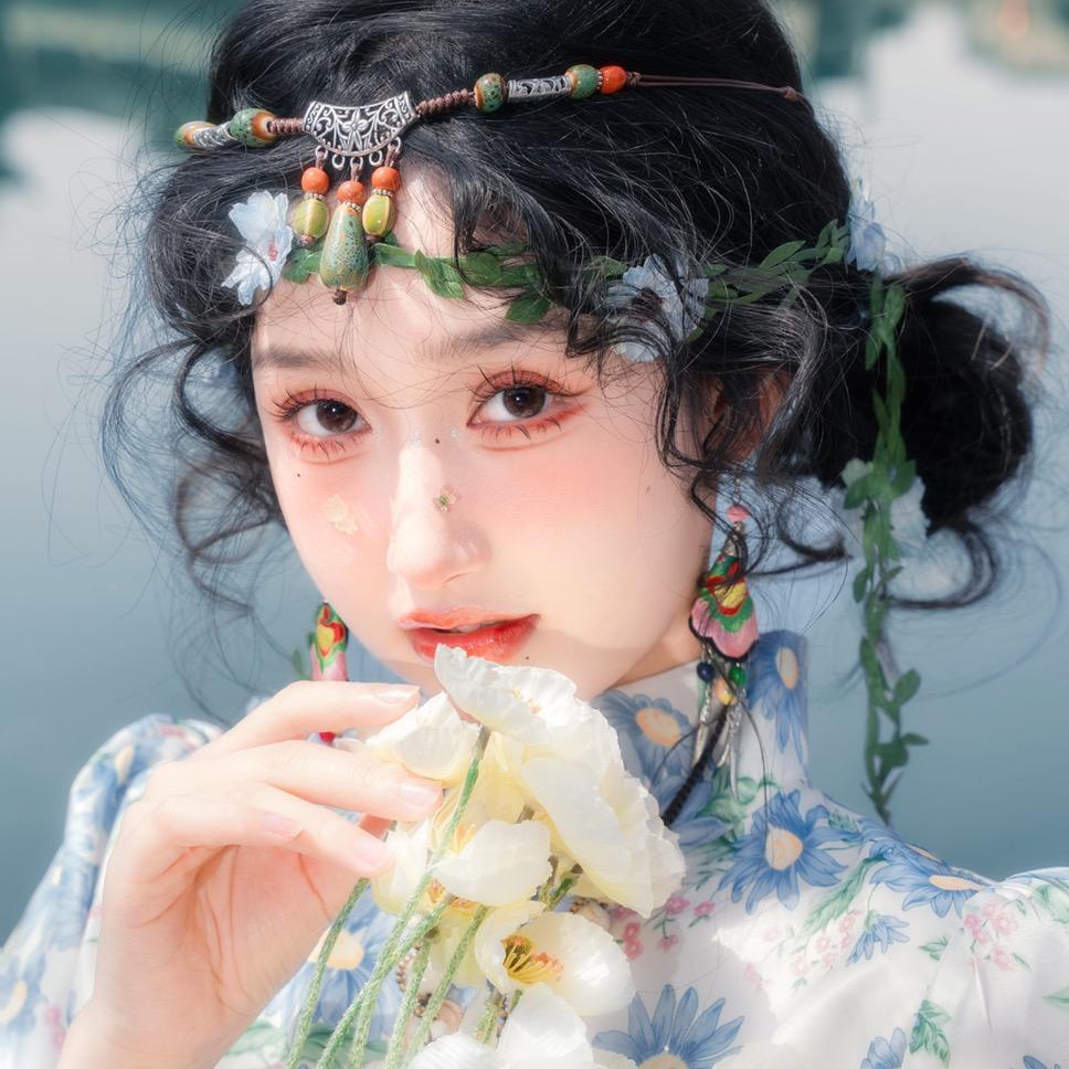 凤凰古城化妆师·金金