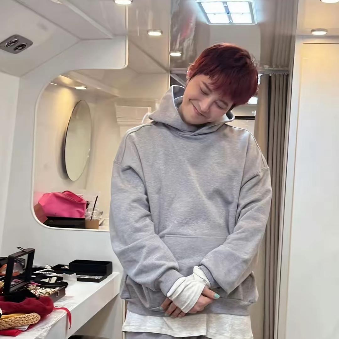 🐬. ￴ ￴￴￴￴ ￴￴