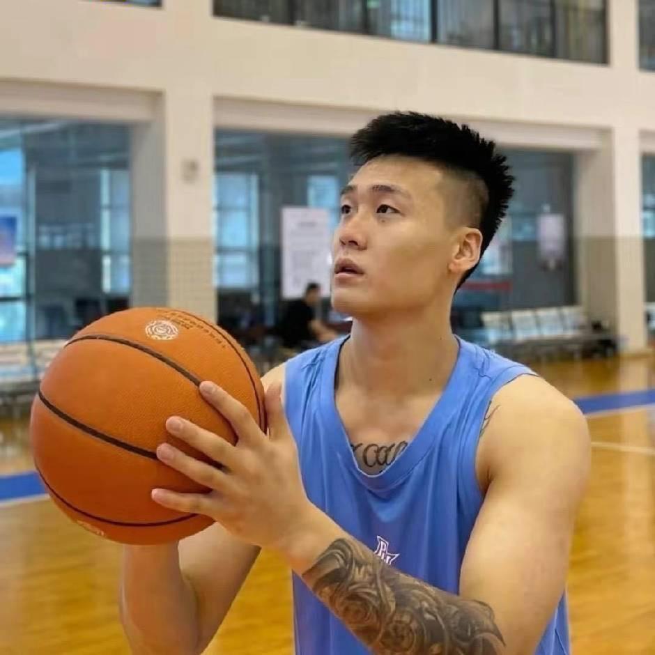 余乐.