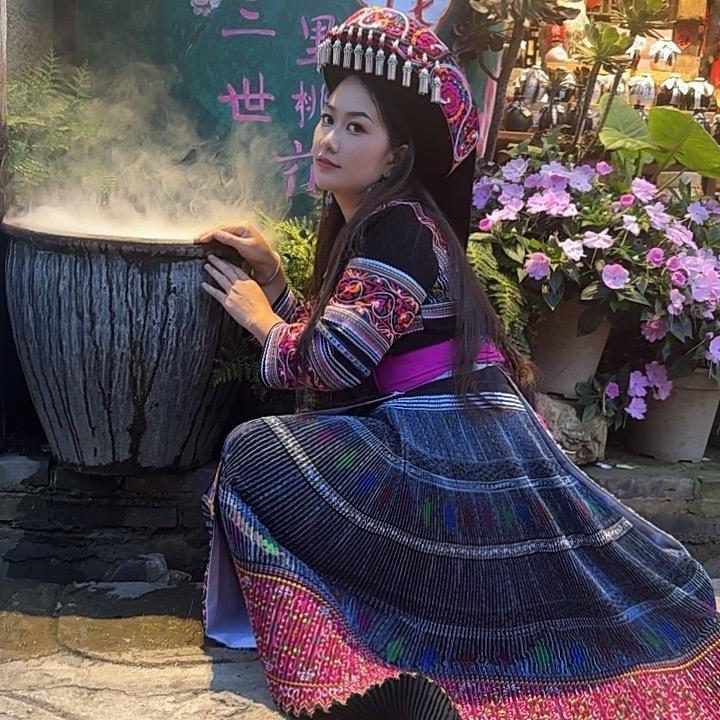 苗族女孩