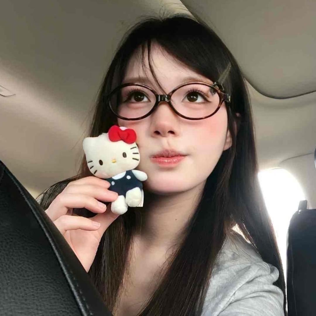 小猫听雨发呆