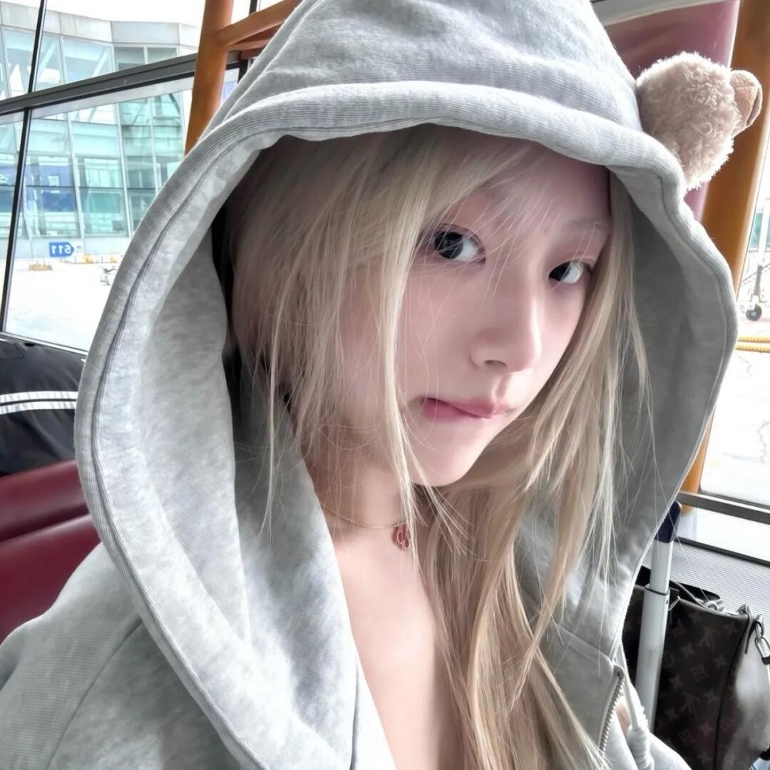 ￴ ￴ ￴￴    ￴